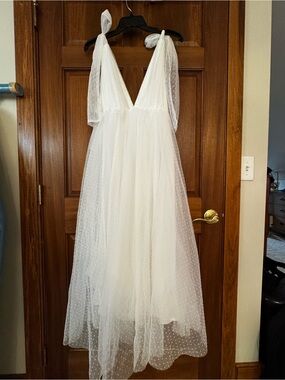Selfie Lesie/ MARBLE White Polka Dot Tulle Dress